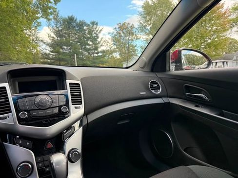 Used 2011 Chevrolet Cruze Eco image 10