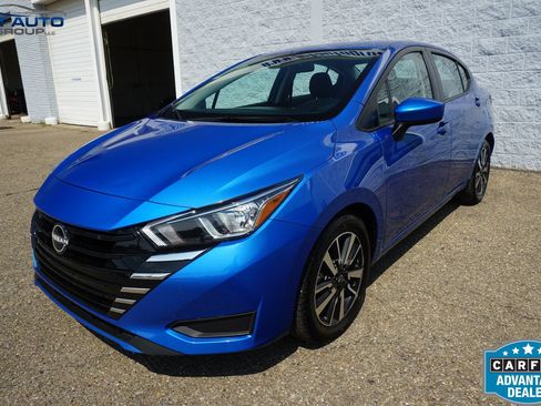 Used 2024 Nissan Versa SV FWD image 3
