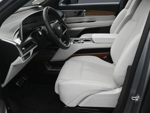 Used 2026 Cadillac Vistiq Luxury AWD/4WD image 10