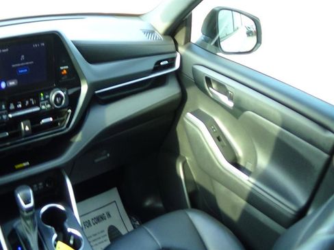Used 2023 Toyota Highlander XSE image 15