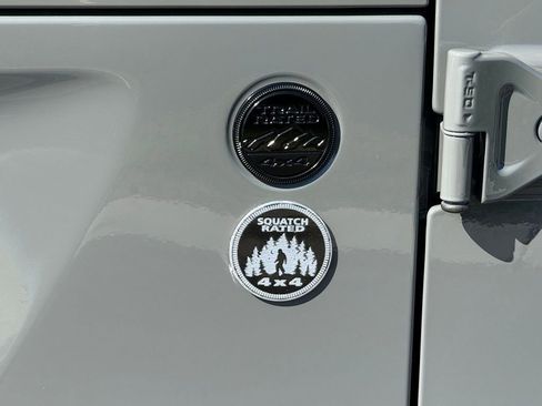 Used 2021 Jeep Gladiator Sport image 36