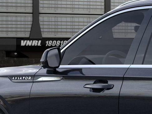 New 2025 Lincoln Aviator AWD image 20
