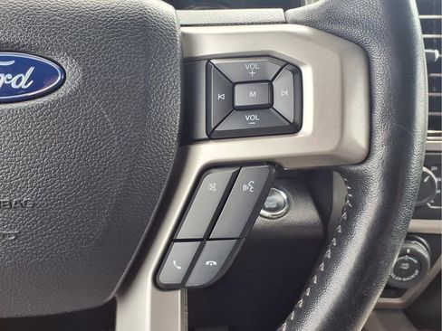 Used 2019 Ford F150 Lariat w/ Trailer Tow Package AWD/4WD image 15