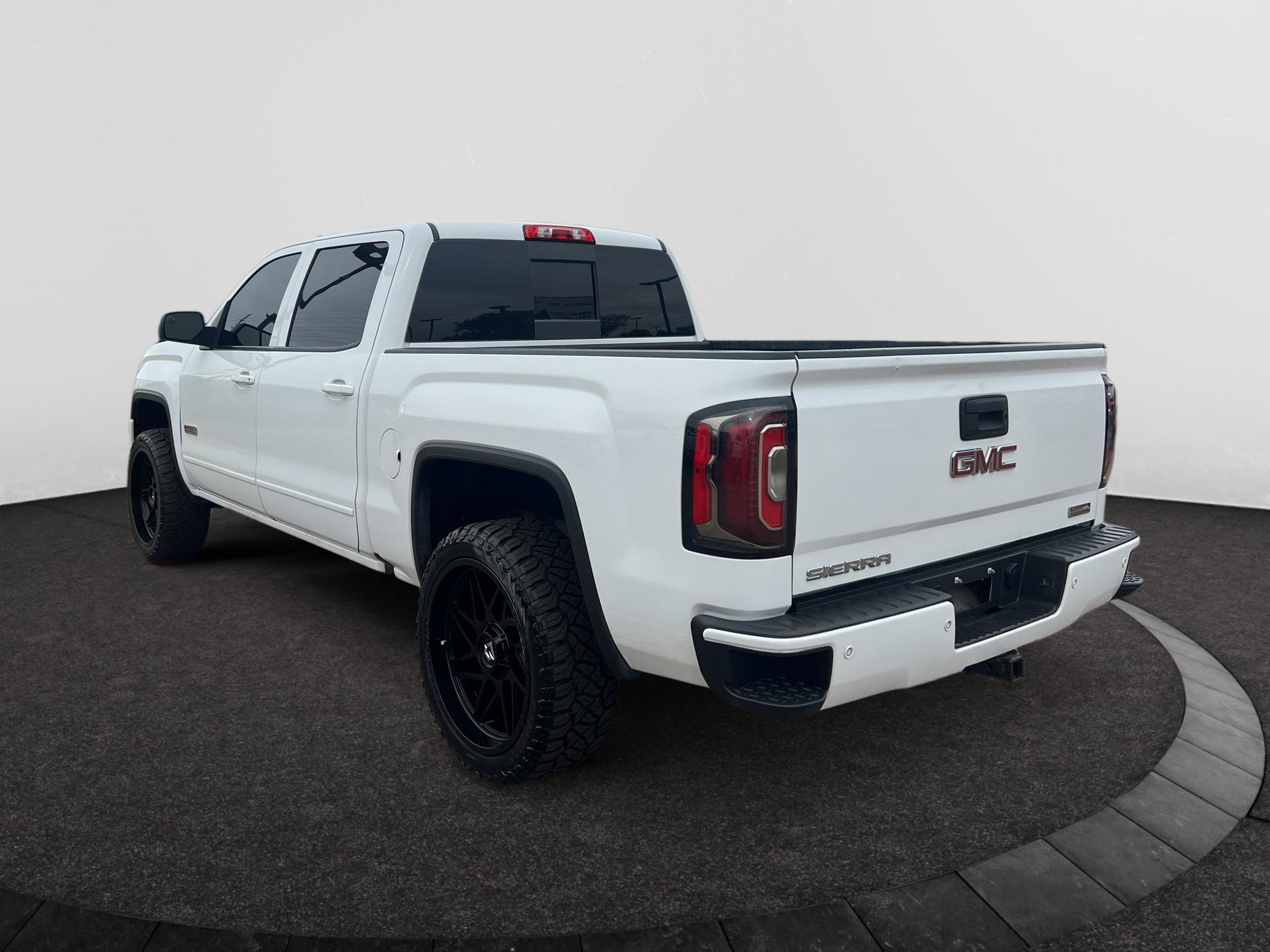 Used 2017 GMC Sierra 1500 SLT AWD/4WD image 8