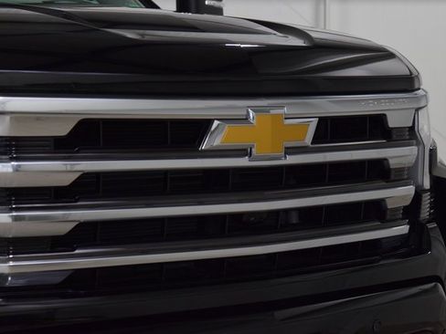 Used 2024 Chevrolet Silverado 1500 High Country w/ High Country Premium Package image 9