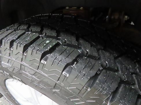 Used 2022 GMC Sierra 2500 SLE w/ SLE Value Package; image 7