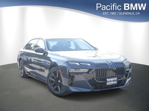 Used 2026 BMW 750e xDrive AWD/4WD image 1