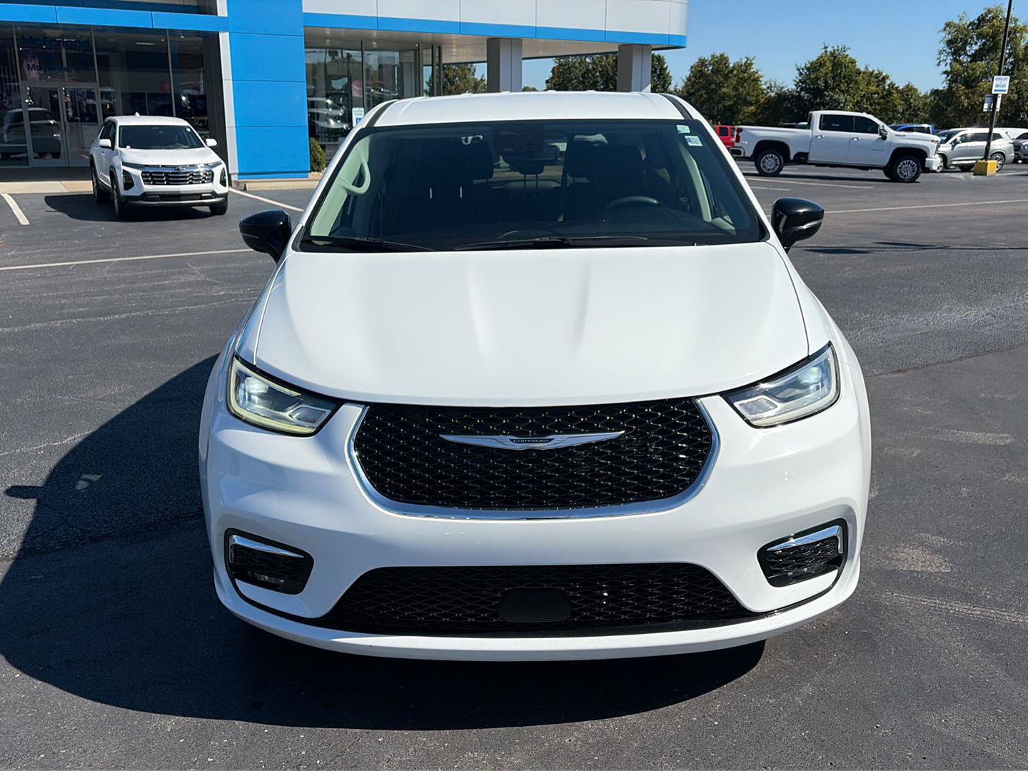 Used 2024 Chrysler Pacifica Touring-L FWD image 8