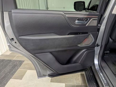 Used 2025 INFINITI QX80 Sensory AWD/4WD image 9