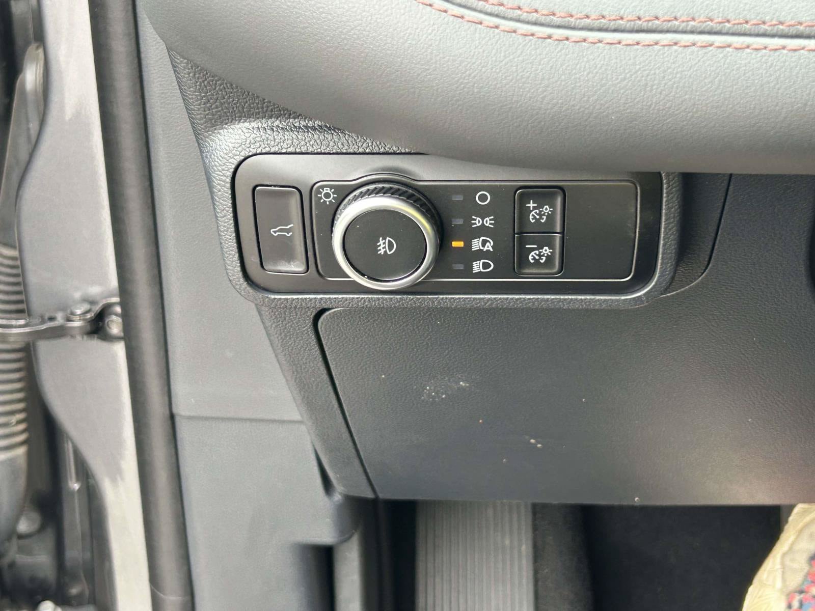Used 2025 Ford Explorer Active w/ Active Comfort Package RWD image 32