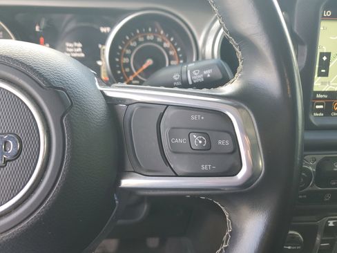 Used 2022 Jeep Gladiator Overland w/ Trailer Tow Package image 21