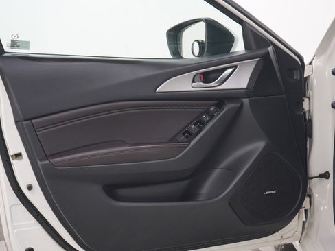Used 2018 MAZDA MAZDA3 Touring FWD image 19