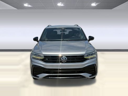 Used 2022 Volkswagen Tiguan SE R-Line FWD image 6