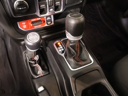 Used 2021 Jeep Gladiator Rubicon AWD/4WD image 8