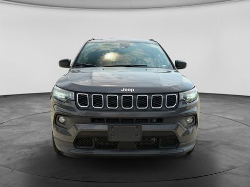 Used 2024 Jeep Compass Latitude AWD/4WD image 2