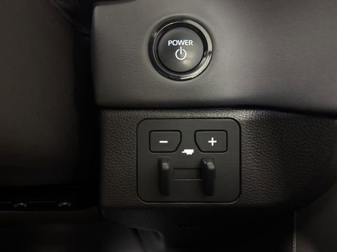 Used 2025 Toyota Tundra Platinum image 18