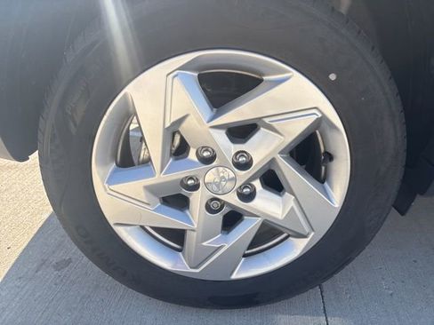 Used 2024 Hyundai Kona SE image 14