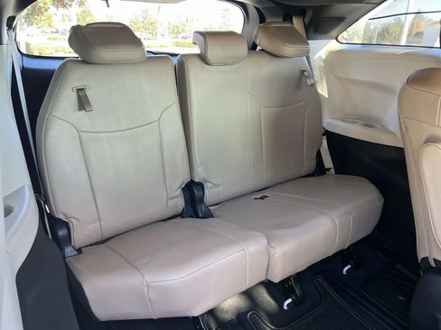 Used 2024 Toyota Sienna Limited image 24