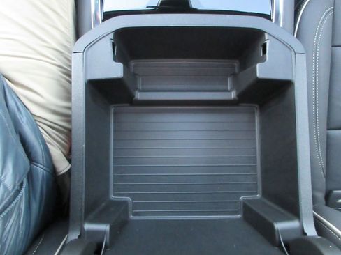 New 2026 Chevrolet Suburban Premier w/ Sun And Tow Package image 31