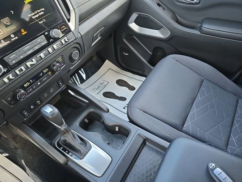 Used 2025 Nissan Frontier SV w/ SV Convenience Package image 27