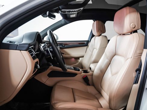 Used 2023 Porsche Macan image 8