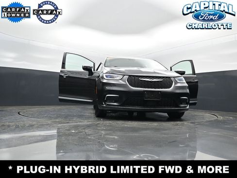 Used 2023 Chrysler Pacifica Limited FWD image 39
