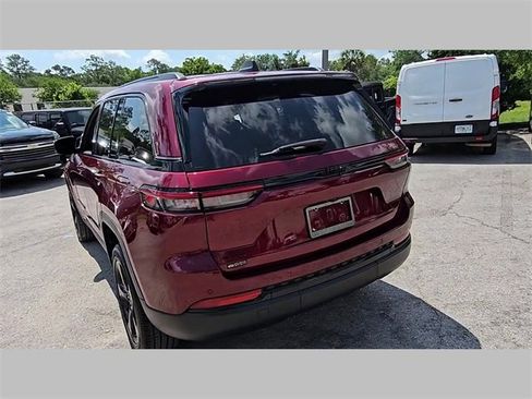 Used 2023 Jeep Grand Cherokee Altitude image 18