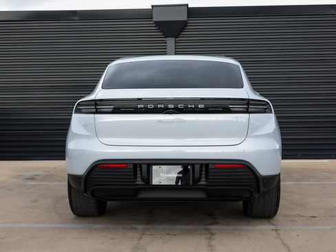 New 2025 Porsche Macan 4S Electric image 6