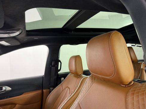 Certified 2024 Chrysler Pacifica Pinnacle image 25