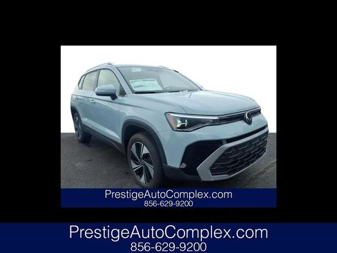 New 2026 Volkswagen Taos SE image 1