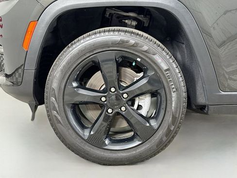 Used 2024 Jeep Grand Cherokee L Limited w/ Black Appearance Package image 31