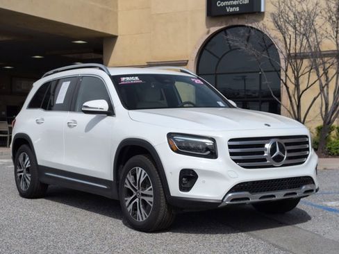 Used 2025 Mercedes-Benz GLB 250 4MATIC image 3