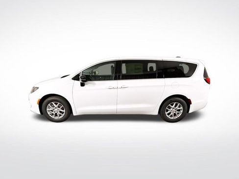 New 2026 Chrysler Voyager LX image 4