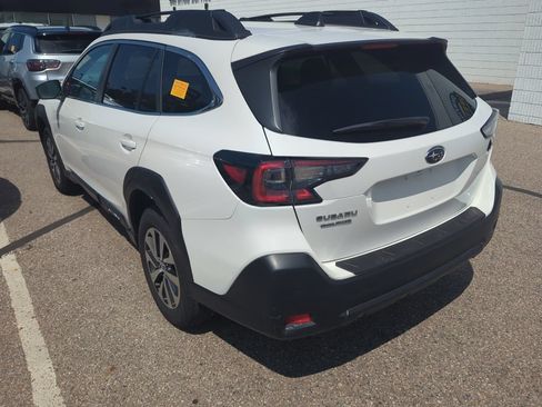 Used 2023 Subaru Outback Premium AWD/4WD image 3