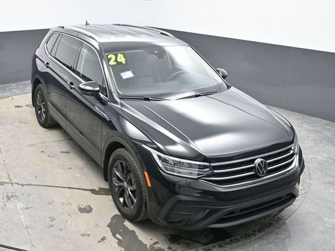 Used 2024 Volkswagen Tiguan SE image 24