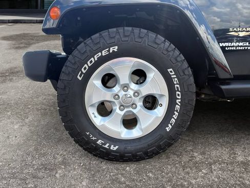 Used 2013 Jeep Wrangler Unlimited Sahara w/ Connectivity Group AWD/4WD image 14
