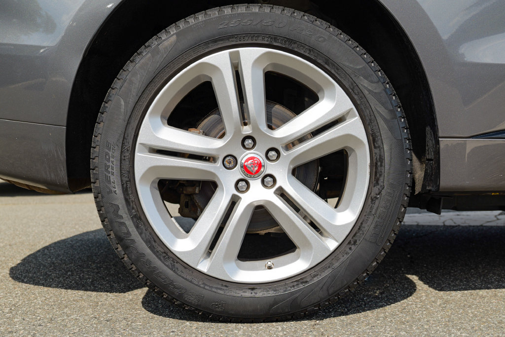 Used 2019 Jaguar F-PACE R-Sport AWD/4WD image 13
