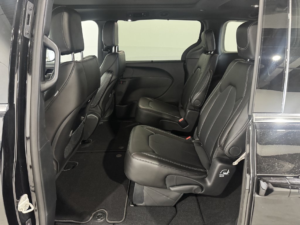 New 2027 Chrysler Pacifica Select w/ Family Tech Group AWD/4WD image 20
