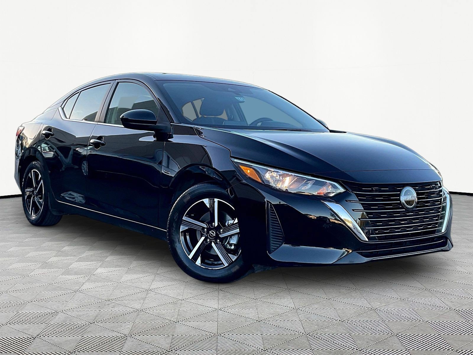 Used 2025 Nissan Sentra SV FWD image 3