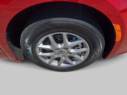 Used 2024 Chrysler Pacifica Touring-L FWD image 36