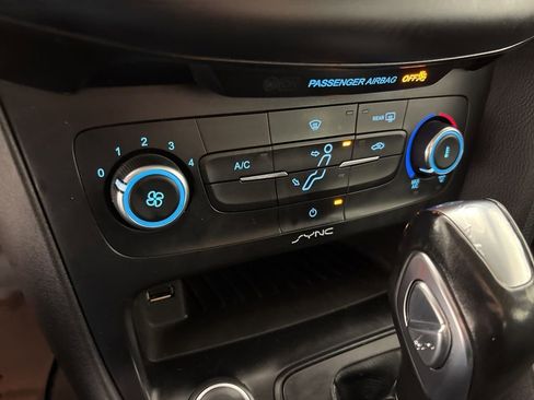 Used 2016 Ford Focus SE w/ Reverse Sensing Package image 27