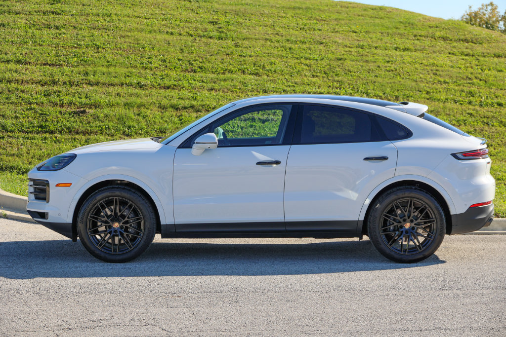 Certified 2026 Porsche Cayenne Coupe AWD/4WD image 2