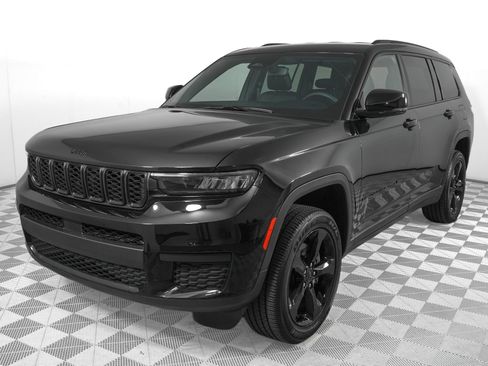 Used 2023 Jeep Grand Cherokee L Laredo AWD/4WD image 8
