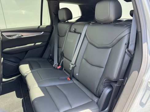 New 2025 Cadillac XT6 Luxury image 12