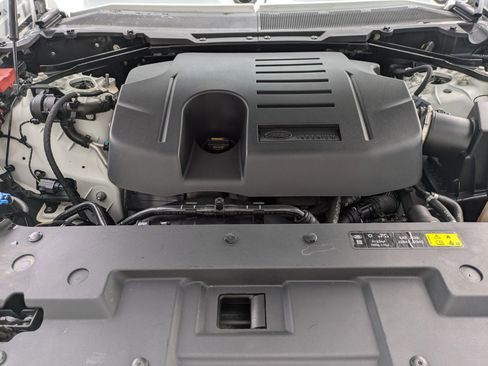 Certified 2022 Land Rover Defender 110 X-Dynamic HSE image 31