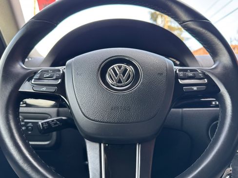 Used 2016 Volkswagen Touareg VR6 image 27