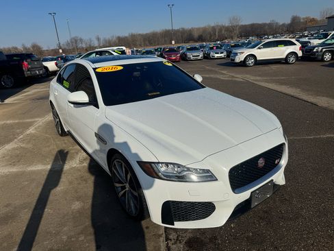Used 2016 Jaguar XF S image 3