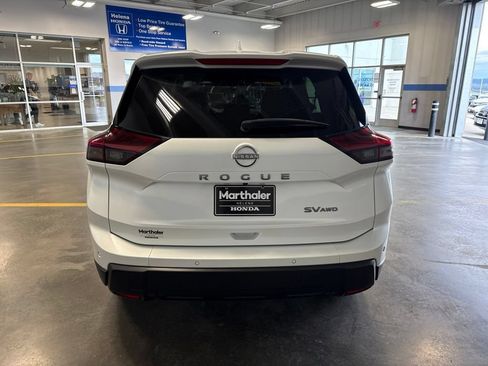 Used 2024 Nissan Rogue SV AWD/4WD image 5
