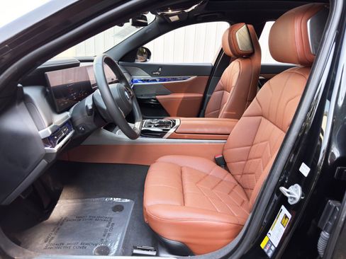 Used 2025 BMW i7 xDrive60 w/ Executive Package AWD/4WD image 17