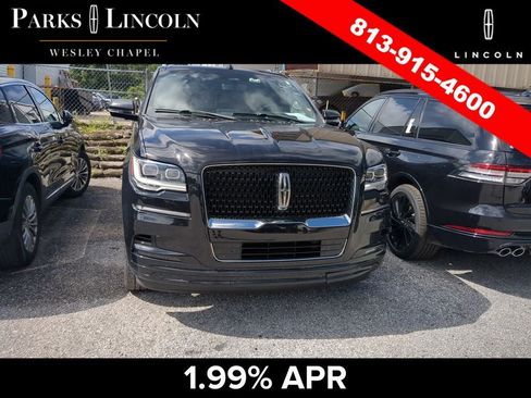 Used 2023 Lincoln Navigator L Reserve RWD image 4